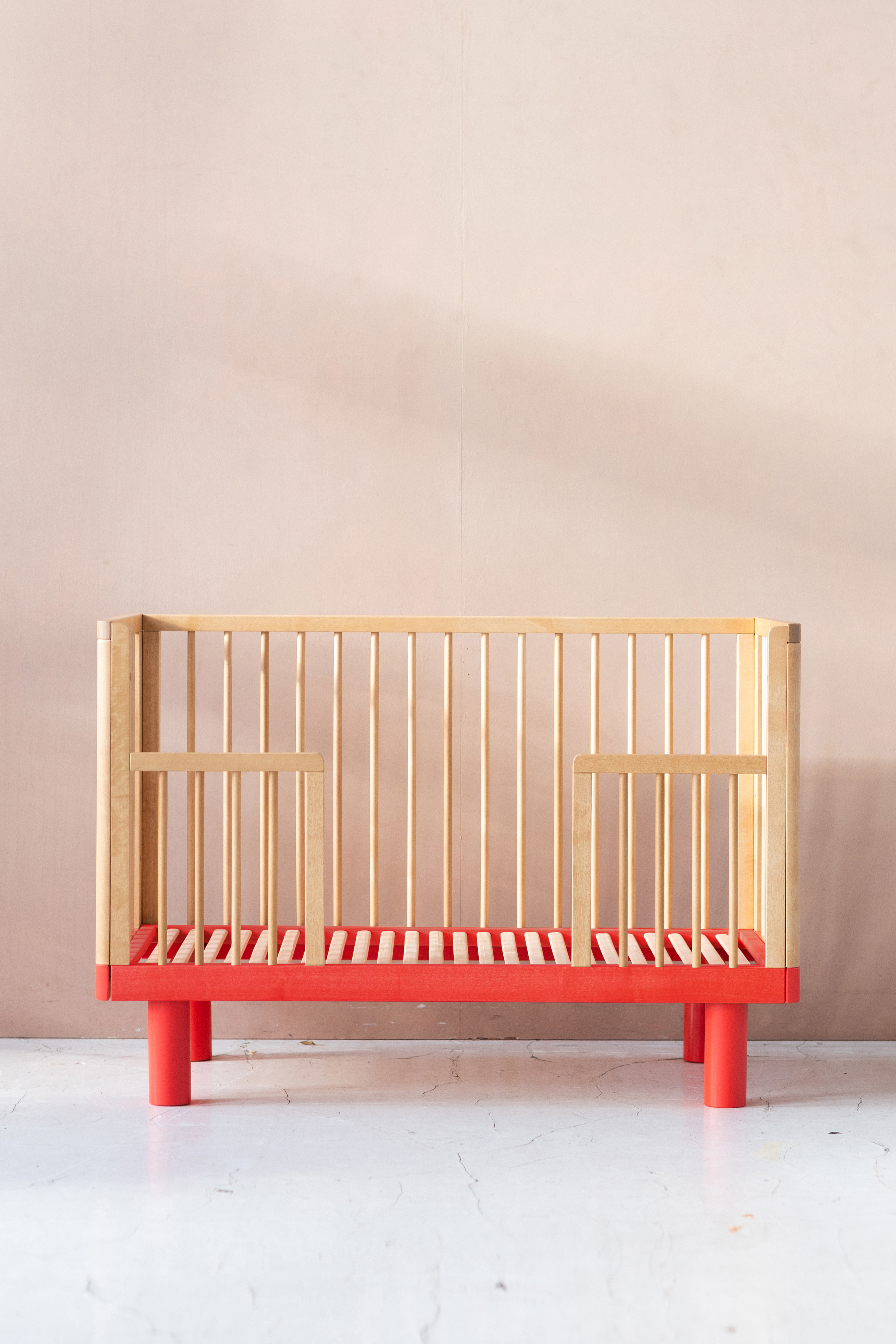 Karl&Fric Bed Nox Cot met Junior Rails Natural  Wood-Red 120x60 cm