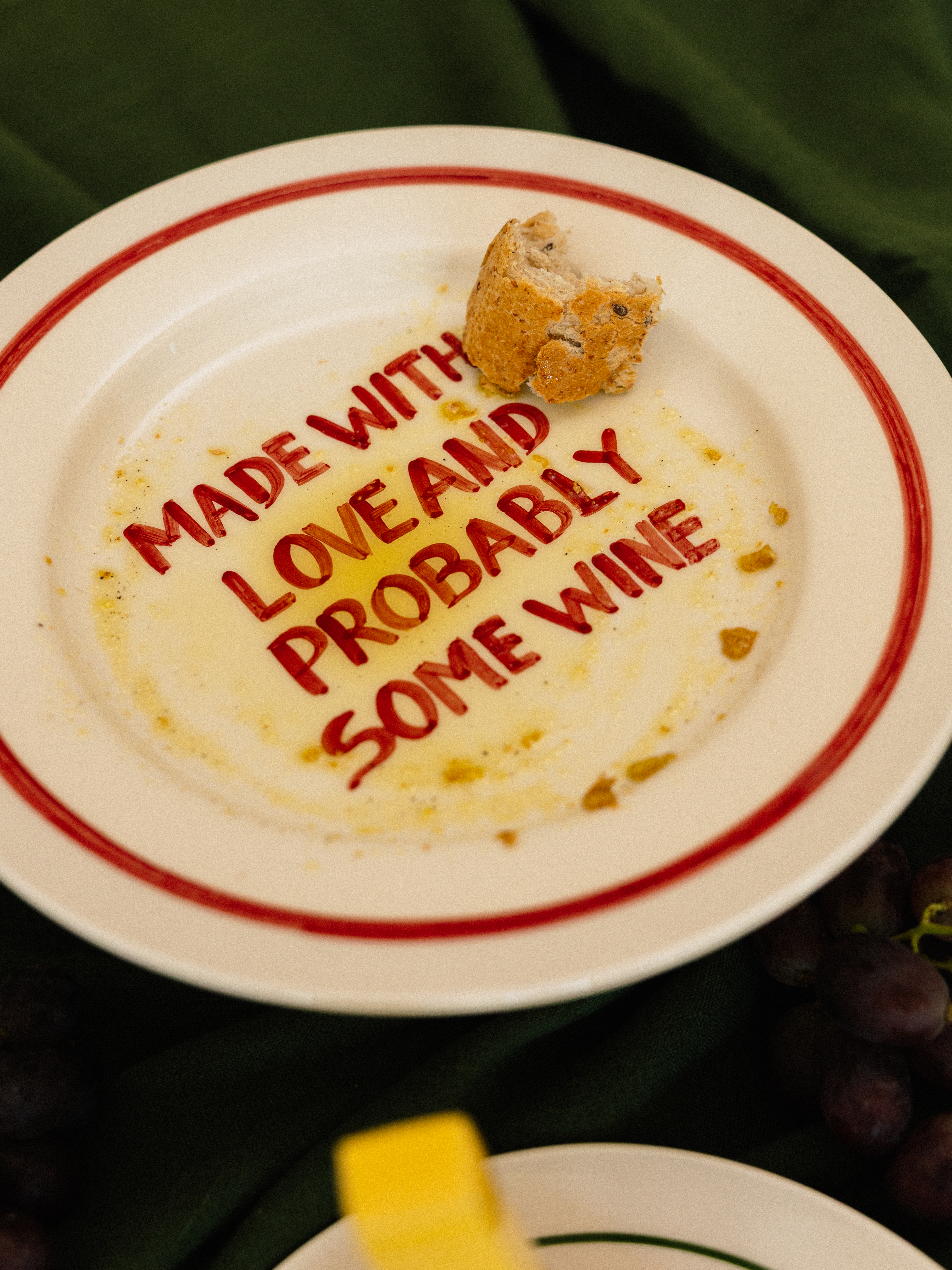 Studio Noticed  Dinerbord 'Made with love and probably some wine' 27 cm