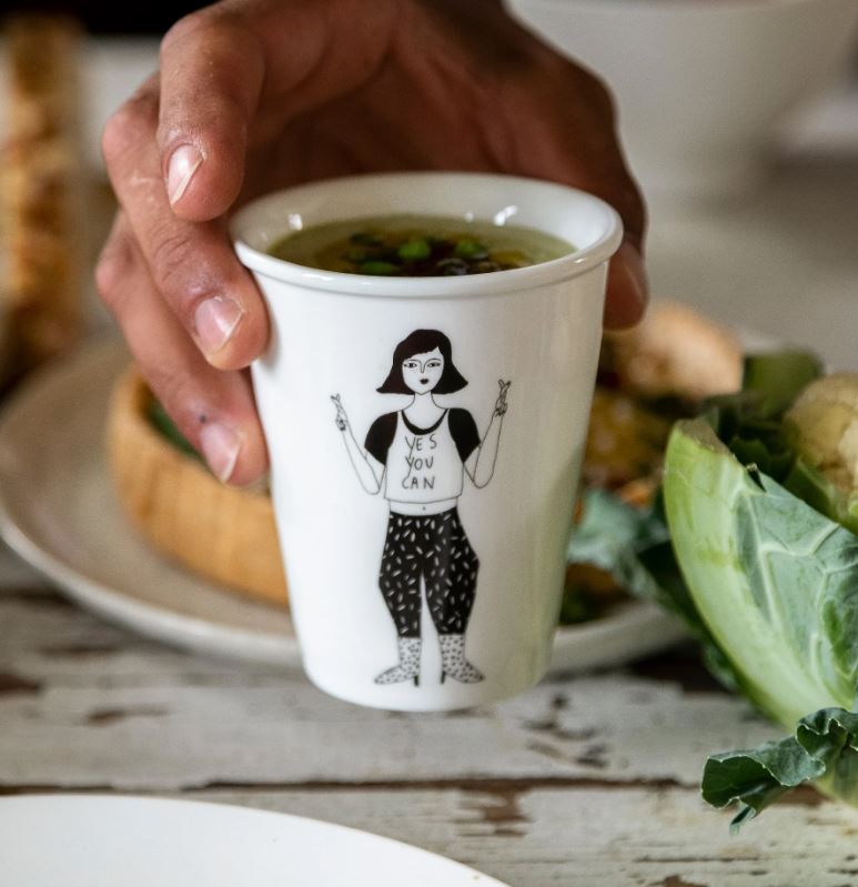 Helen B Beker Yes You Can - Porselein - 8x9.5 cm