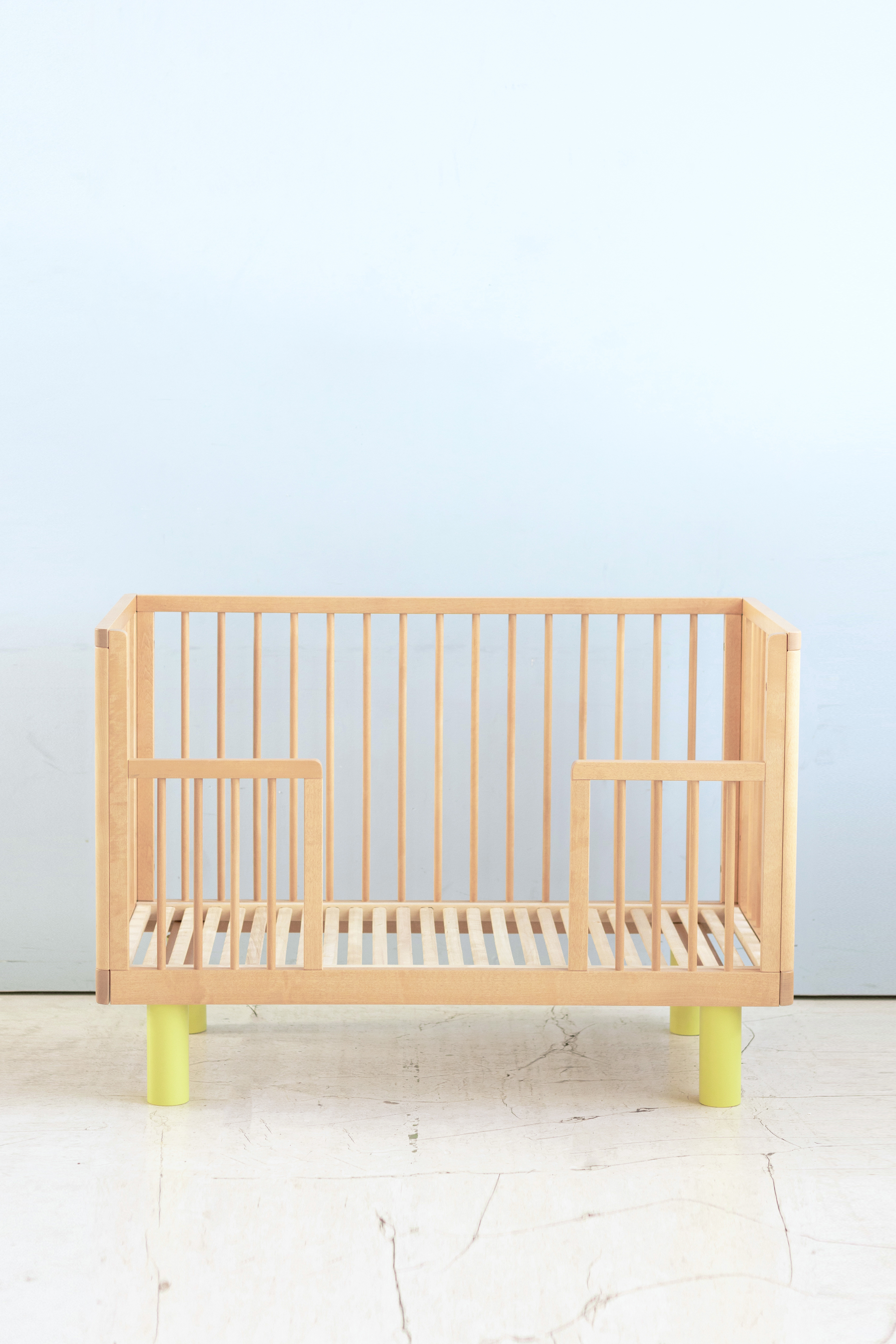 Karl&Fric Bed Nox Cot met Junior Rails Natural Wood-Yellow 120x60 cm