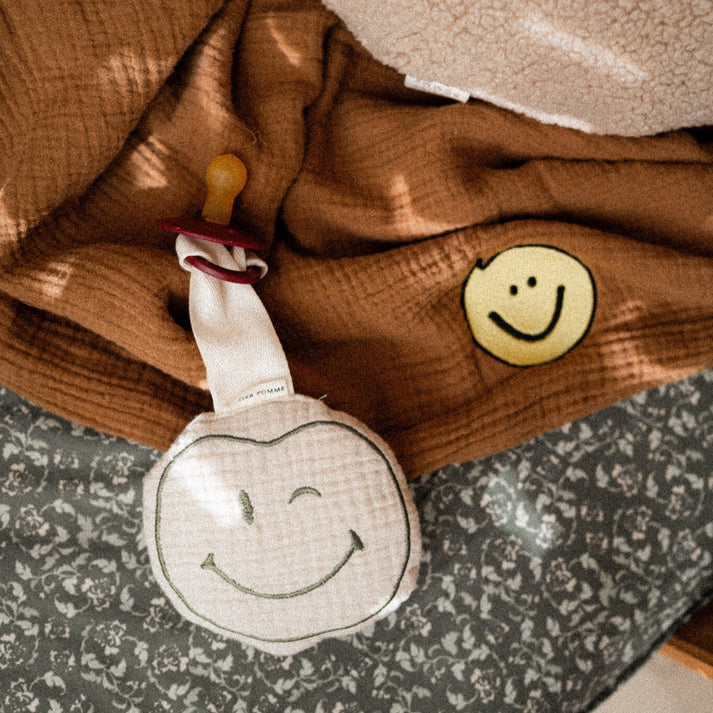 ATELIER POMME Fopspeendoekje Pomme Bonjour Beige