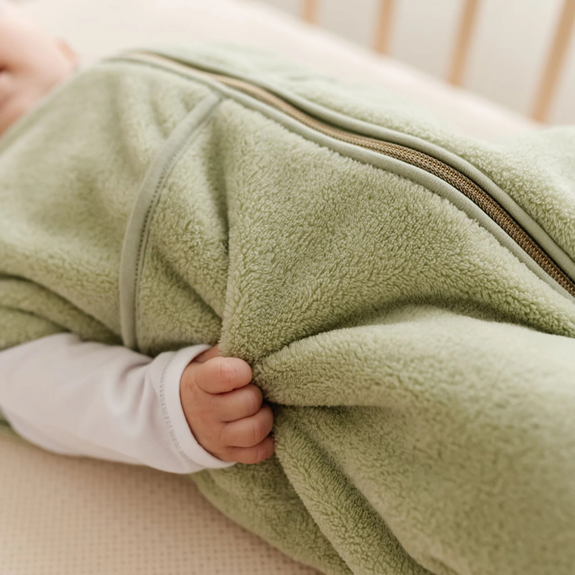 Puckababy Inbakerslaapzak Original Mini Teddy Olive 3-6 maand - Tog 2.0