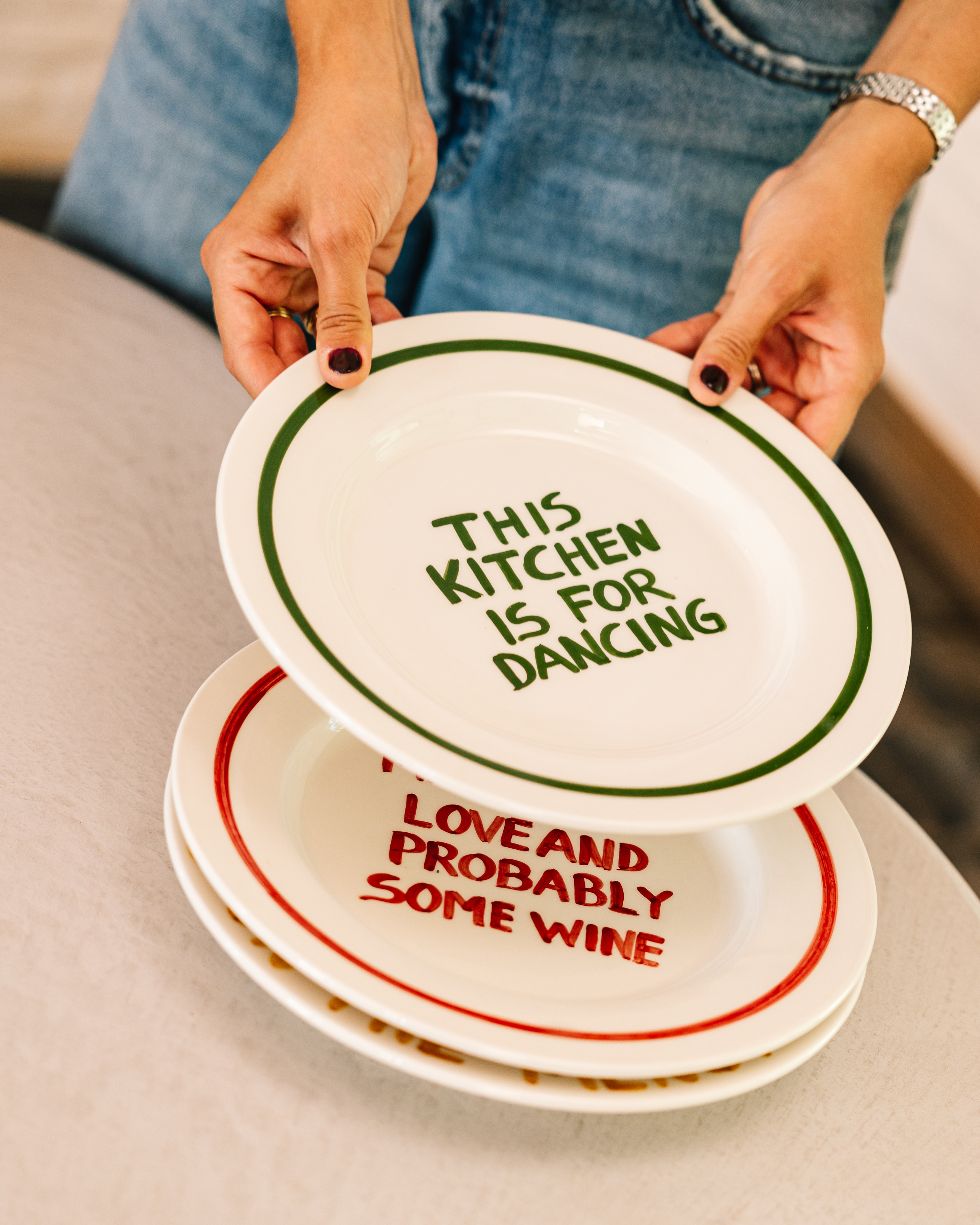 Studio Noticed  Bord "This kitchen is for dancing" 27 cm