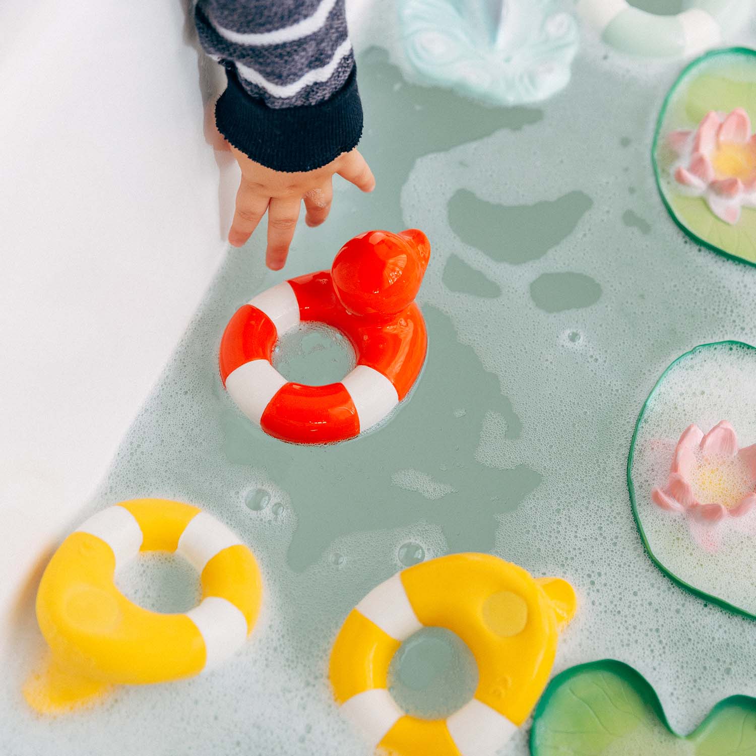 Oli & Carol Badspeelgoed Floatie Duck Red