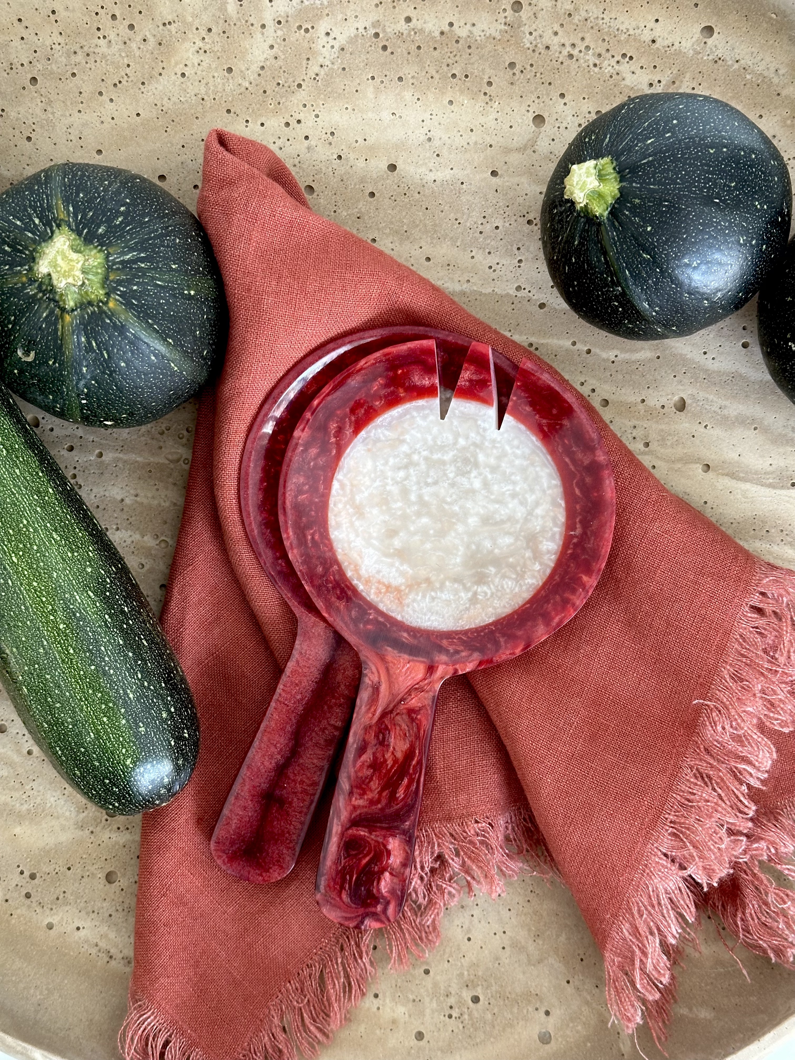 Studio Noticed  Saladebestek Mixing hands Burgundy 20 cm